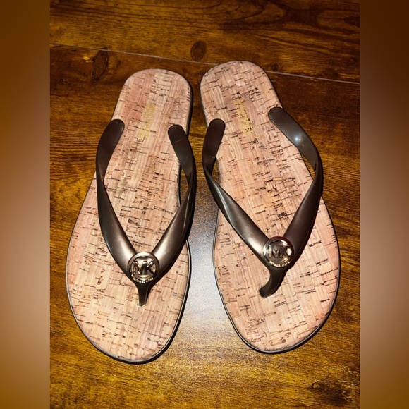 Michael Kors Brown Flip Flops Size 6 - Picture 1 of 5